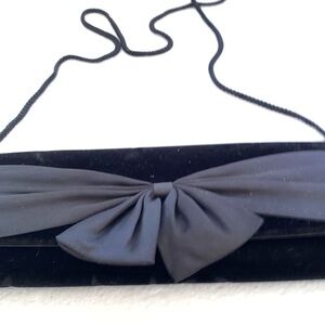 Elegant Black Clutch with Bow Detail La Regale